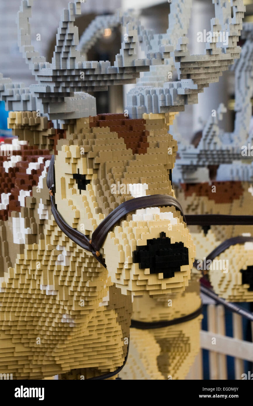 Rentier, hergestellt aus Lego in Covent Gardens London England angezeigt  Stockfotografie - Alamy