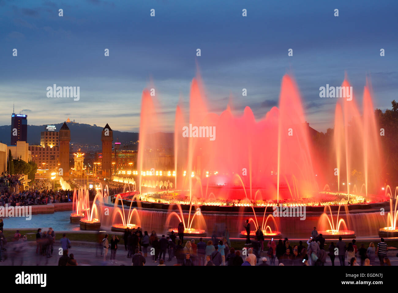 Beleuchteten Brunnen Font Magica und Palau Nacional in der Nacht, Nationalmuseum, Montjuic, Barcelona, Katalonien, Spanien Stockfoto