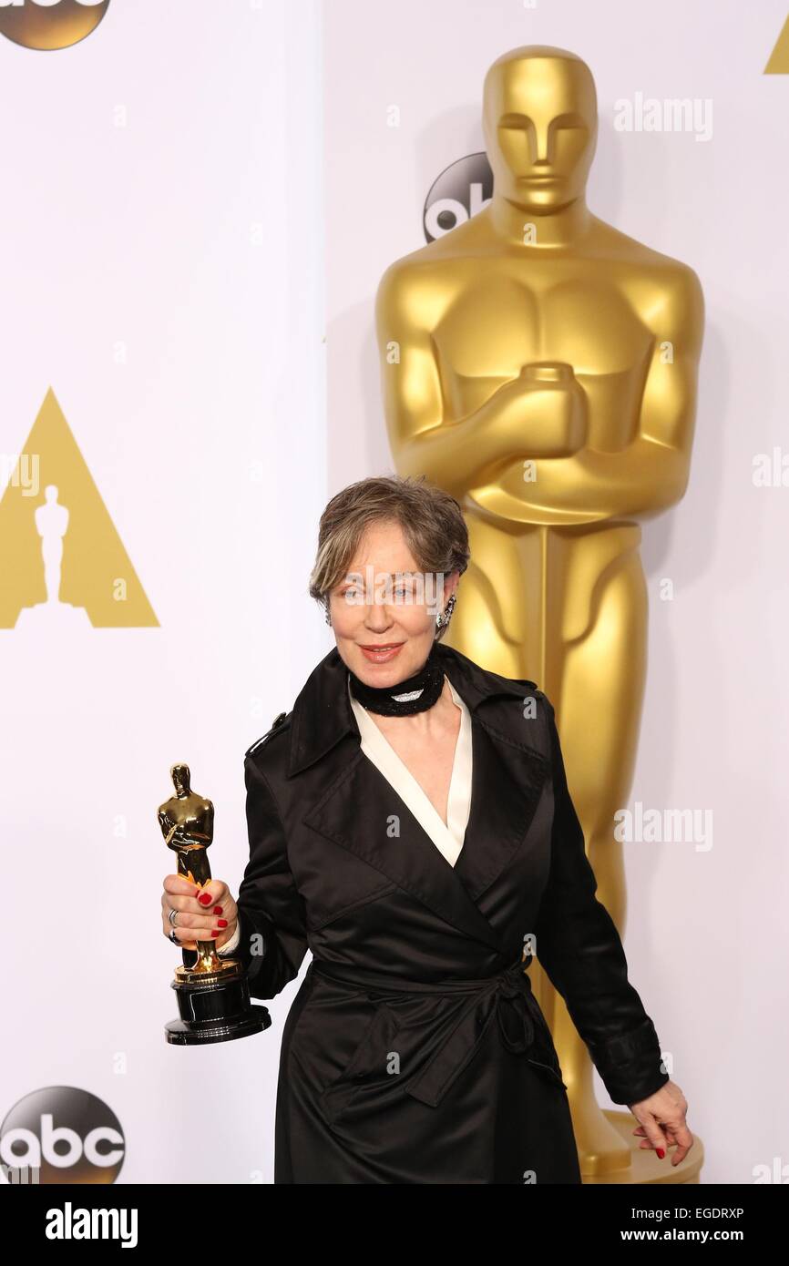 Milena Canonero im Presseraum für die 87. Academy Awards Oscars 2015 - drücken Sie auf Platz 3, das Dolby Theater in Hollywood und Highland Center, Los Angeles, CA 22. Februar 2015. Foto von: James Atoa/Everett Collection Stockfoto