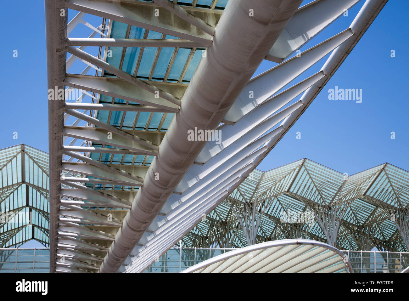 Gare tun Bahnhof Oriente (entworfen vom spanischen Architekten Santiago Calatrava für die Expo 98) auf den Parque Das Nacoes (Park der Nationen), Lissabon, Lissabon, Portugal Stockfoto