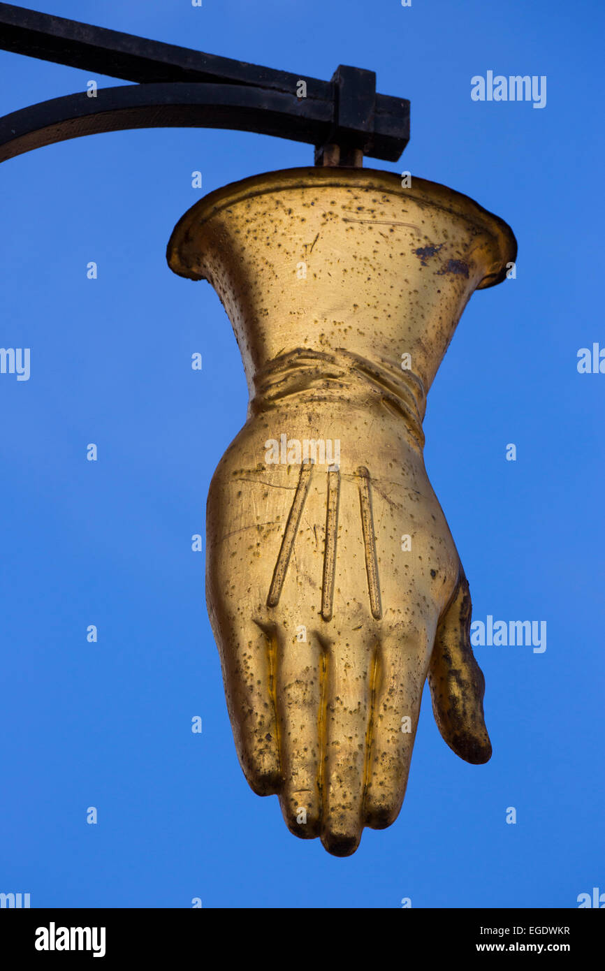 Goldener Handschuh Pub Schilder, Erlangen, Franken, Bayern, Deutschland Stockfoto