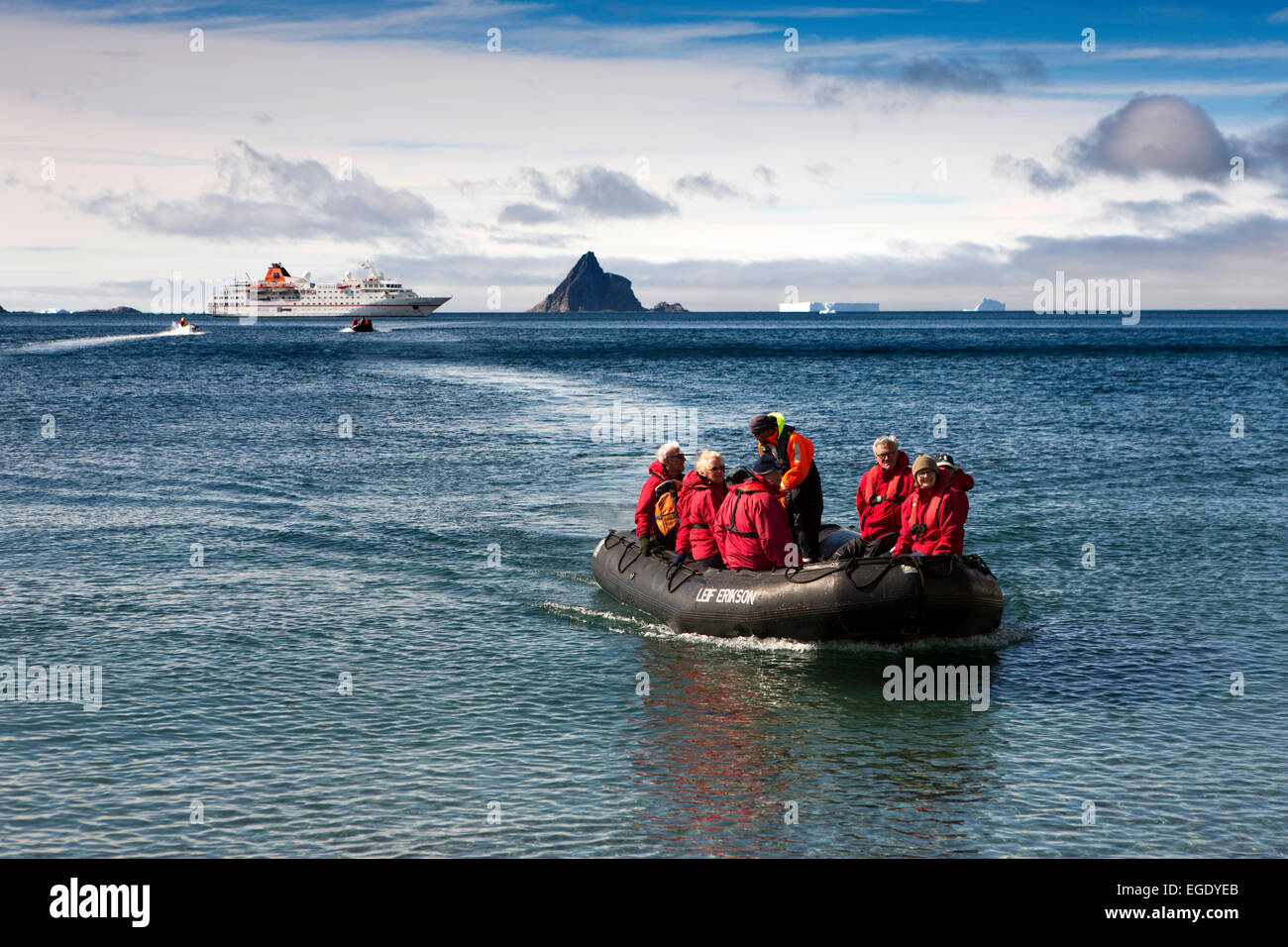 Süd-Orkney-Inseln, Antarktis Kreuzfahrt Schiff MS Hanseatic Passagiere im Tierkreis transfer Stockfoto