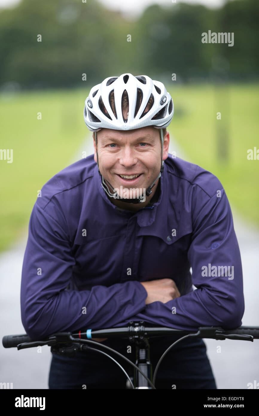 Sir Chris Hoy, Radrennfahrer, die Förderung der Familie Radfahren auf Clapham Common, Südwesten von London, England, UK Stockfoto