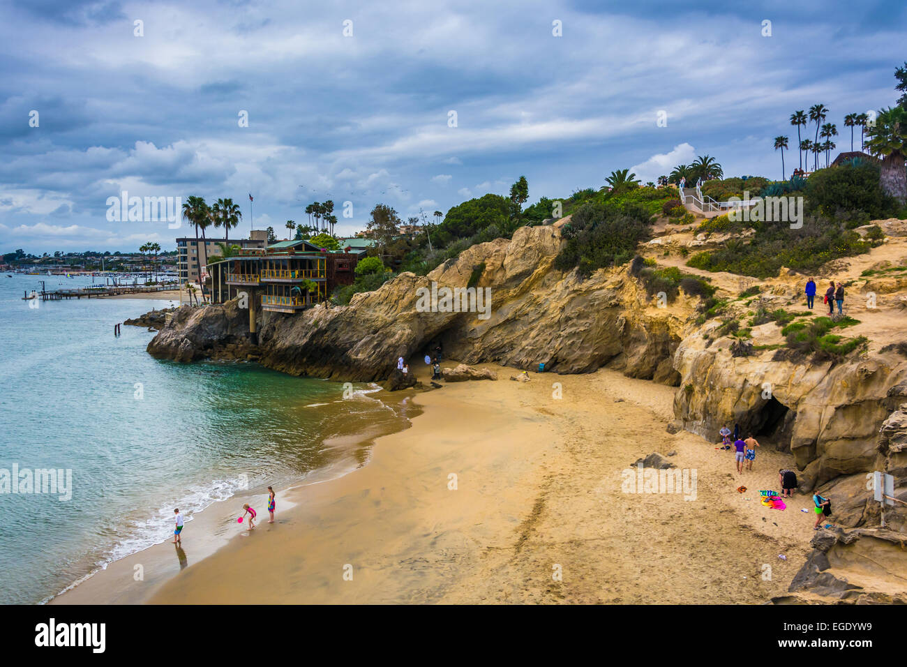 Blick auf eine kleine Bucht in Corona del Mar, Kalifornien. Stockfoto