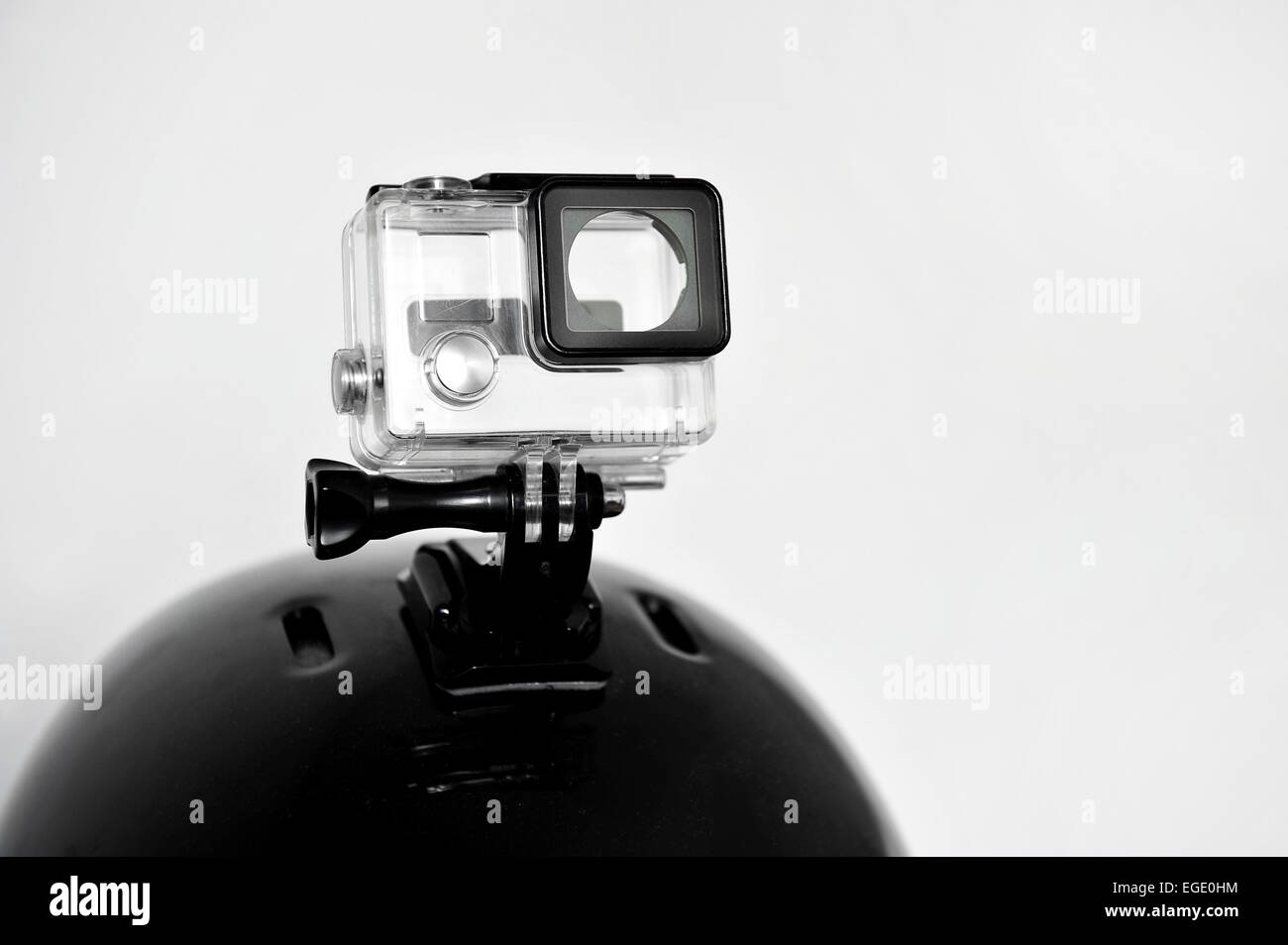 Detail-Aufnahme mit high-Definition-Aktion Kameragehäuse montiert auf einem Sportschutzhelm Stockfoto