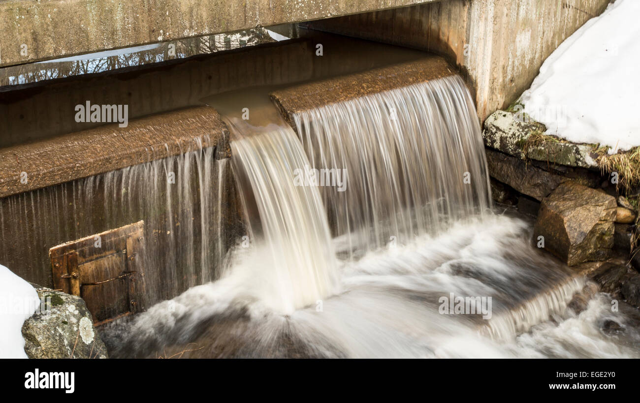 Wasserfall im Stream Stockfoto