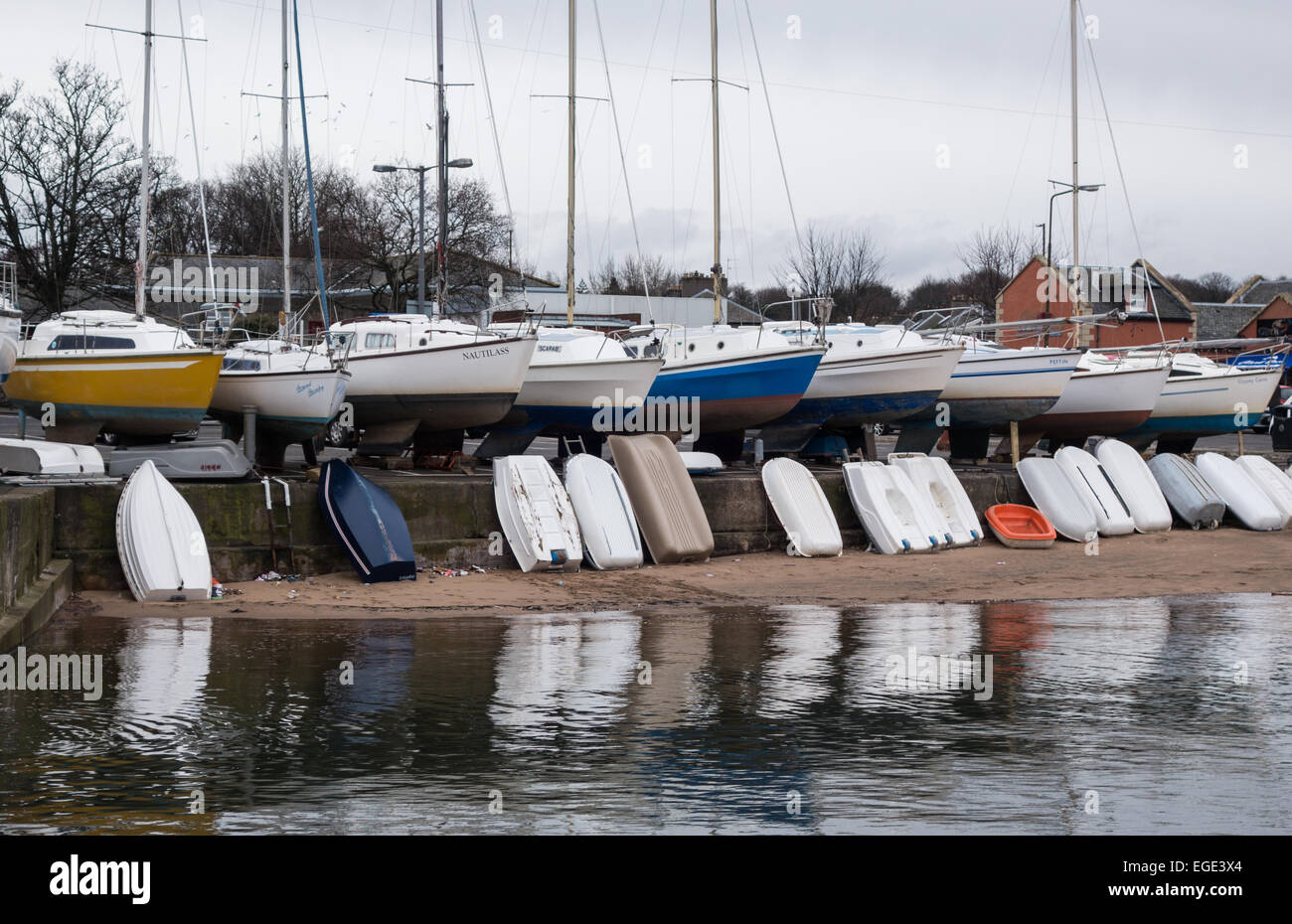 Boote im Hafen von Fisherrow, Musselburgh, East Lothian Stockfoto