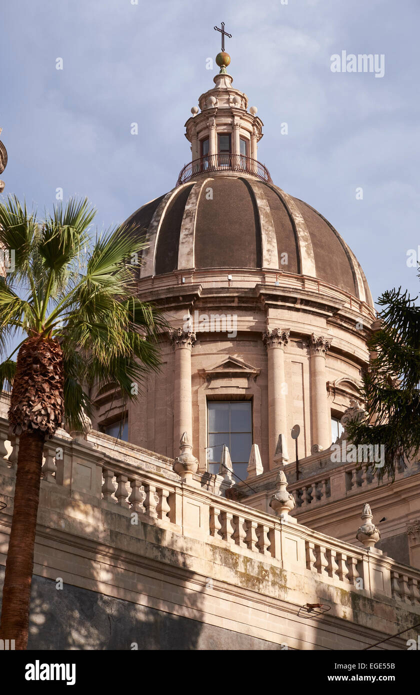 Skulptur in der Kathedrale von St. Agatha, Catania, Sizilien. Duomo di Catania. Sakralarchitektur in Catania, Sizilien, Italien. Stockfoto