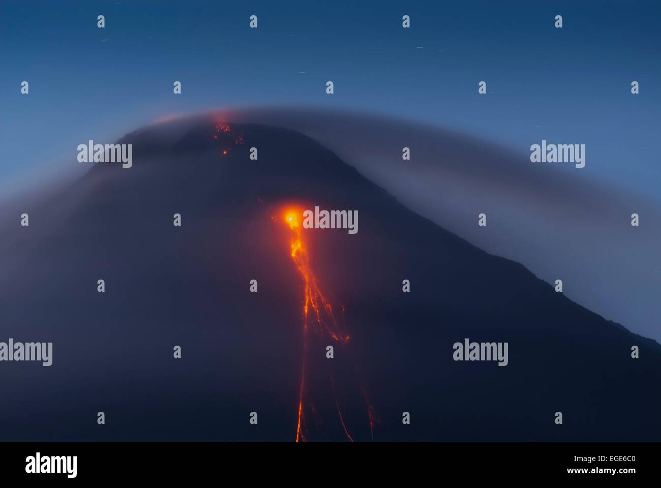 Costa Rica. La Fortuna, Nationalpark Vulkan Arenal Nacht Lava Eruption des Vulkans Arenal Stockfoto