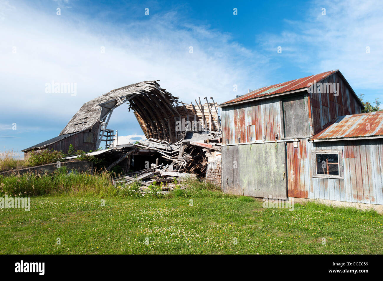 Ruinen eines alten verlassenen Scheune, Kamouraska Region, Provinz Quebec, Kanada. Stockfoto