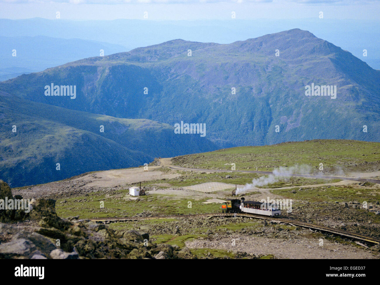 Cog Zug bringt Passagiere auf den Gipfel des Mount Washington, New Hampshire, USA. Stockfoto