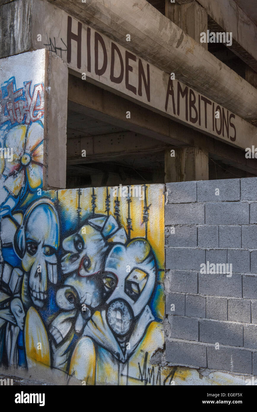 Street Art auf Bankgebäude zerstört während des Krieges, Mostar Stockfoto