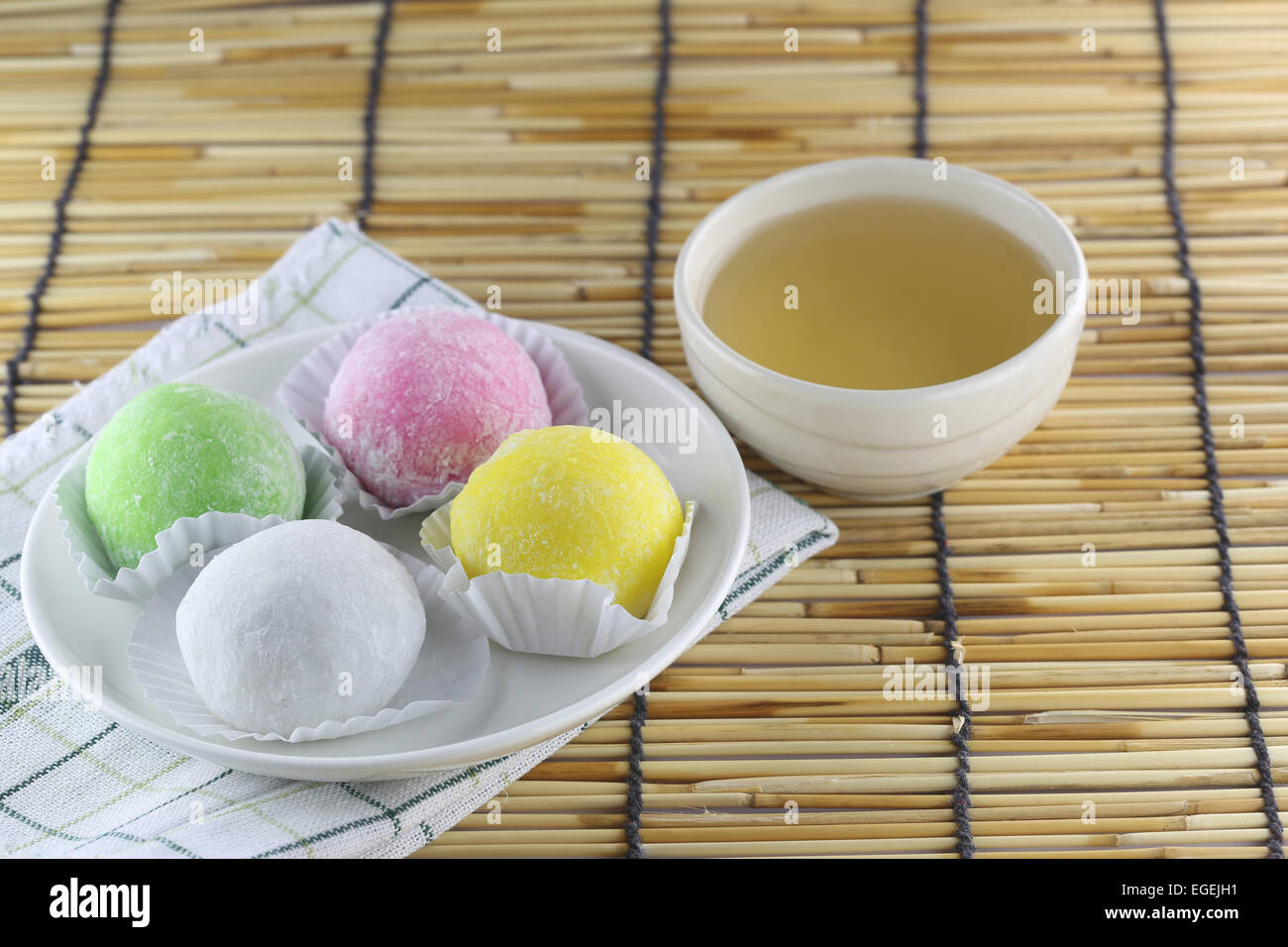 Daifuku Dessert Japanisch und heißen Tee für Lebensmittel Hintergrund. Stockfoto