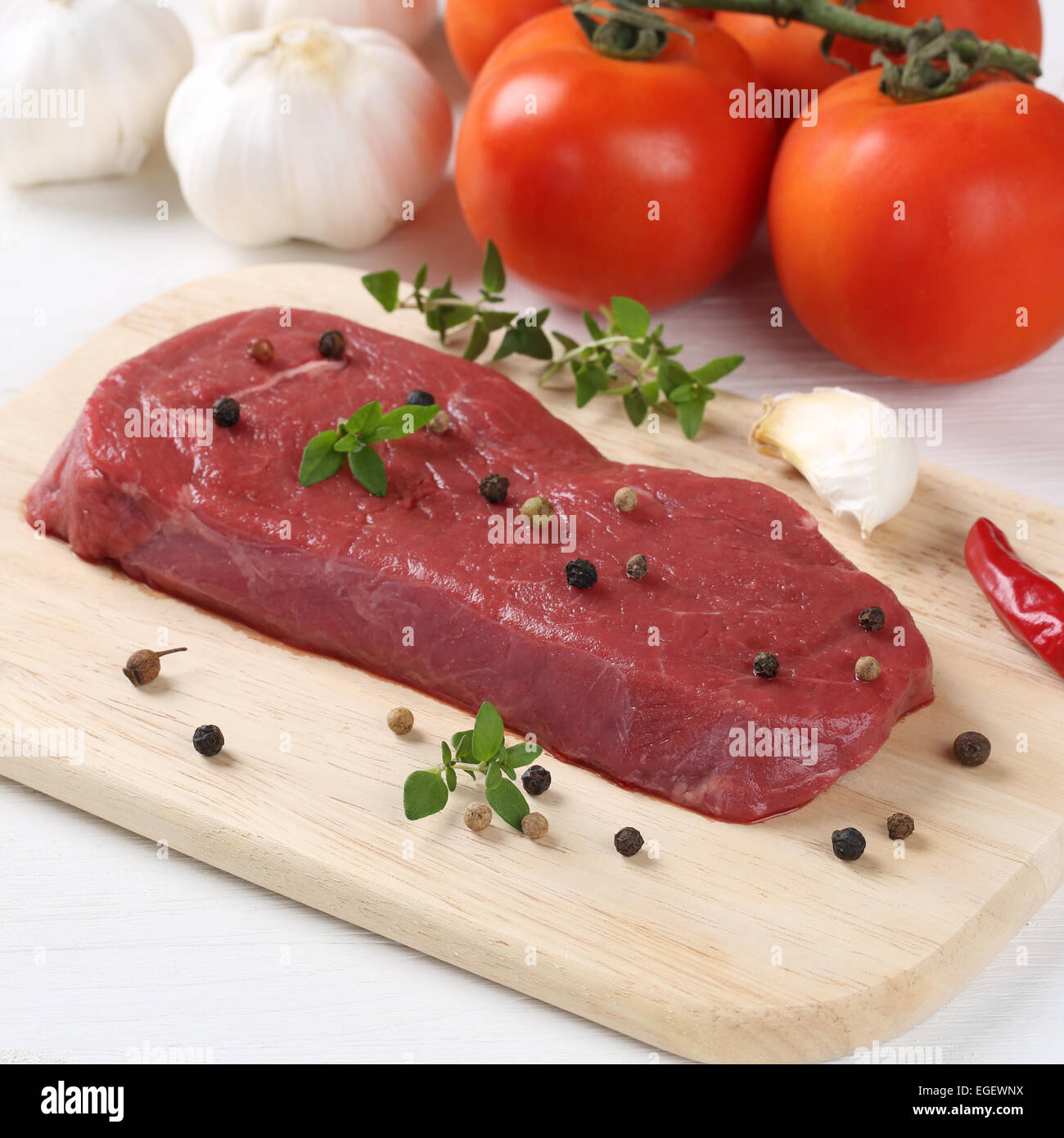 Vorbereitung essen rohes Rindfleisch Fleisch Steak auf Schneidebrett Stockfoto