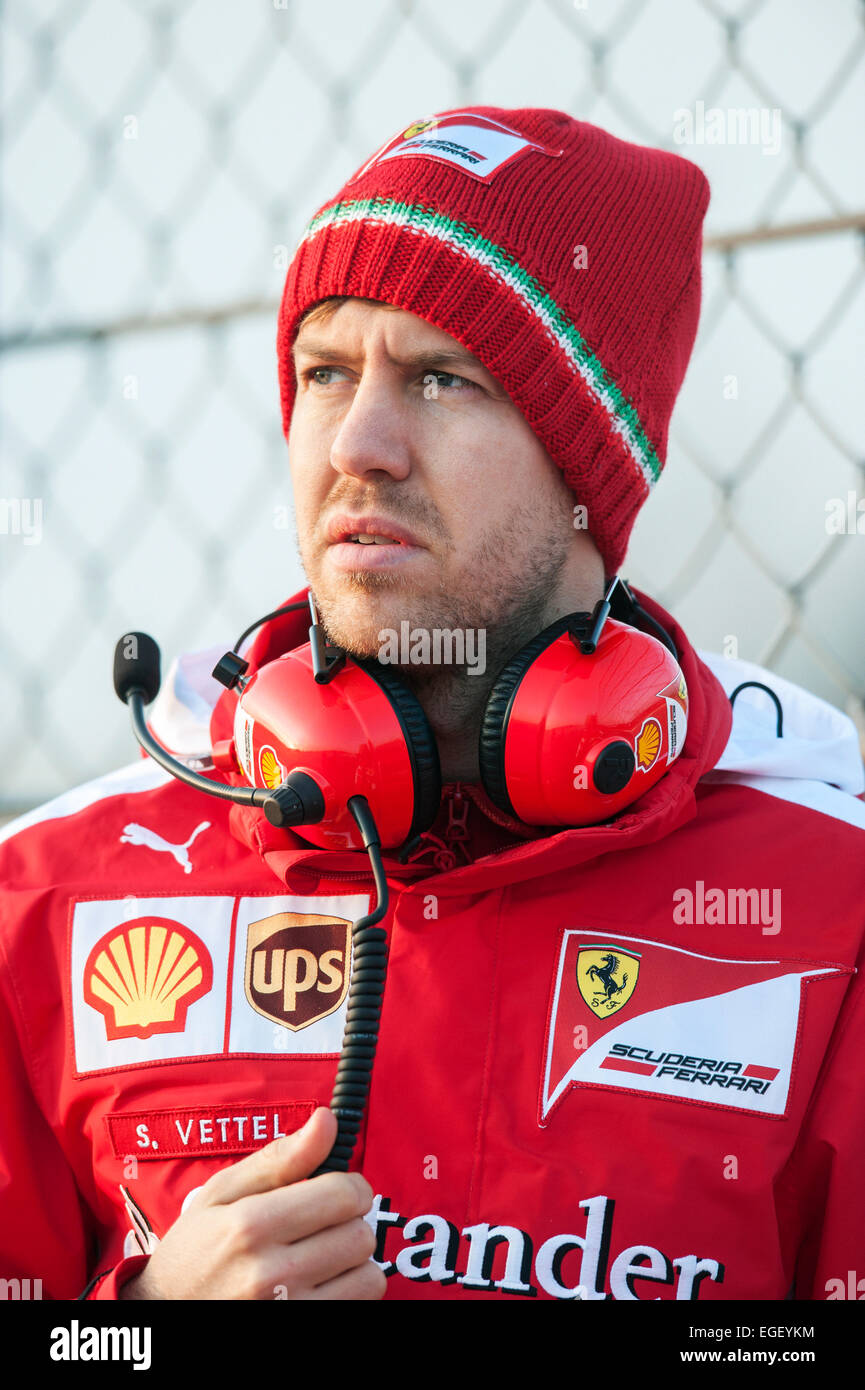 Ex-Weltmeister Sebastian Vettel (GER), Scuderia Ferrari, an der Seitenlinie der Rennstrecke Circuit de Catalunya. Stockfoto