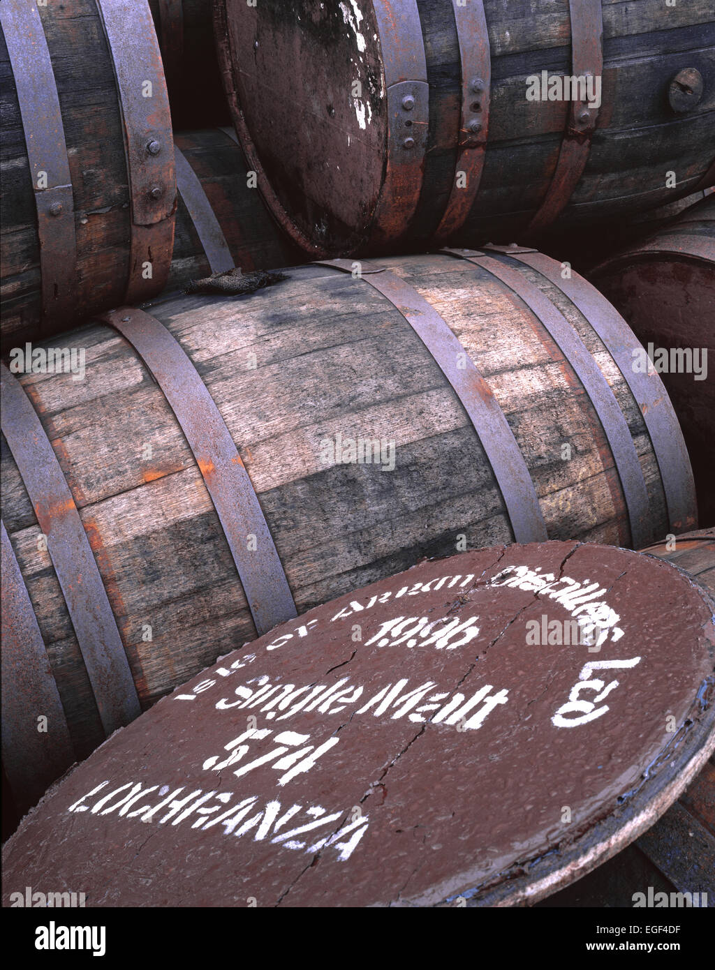 Whisky-Fässer Storred auf der Isle of Arran Distillery, Arran, Firth of Clyde, Schottland Stockfoto