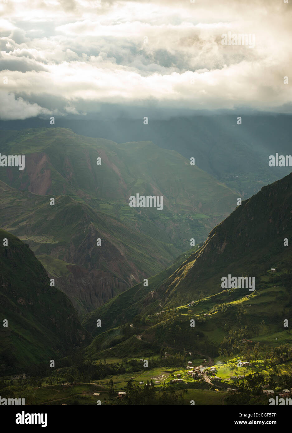 Blick durchs Tal, Sorata, Cordillera Real, Bolivien Stockfoto