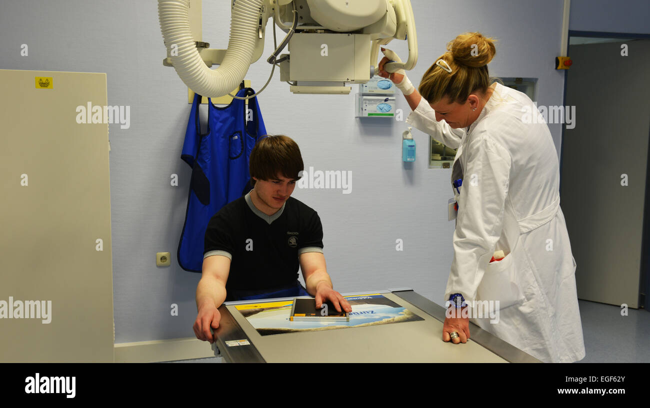 Krankenhäuser & Kliniken, zu klein, seien wie hier am St. Marien-Hospital, Sie Teil des technischen Fortschritts in der Medizin. Die radiologische Stockfoto