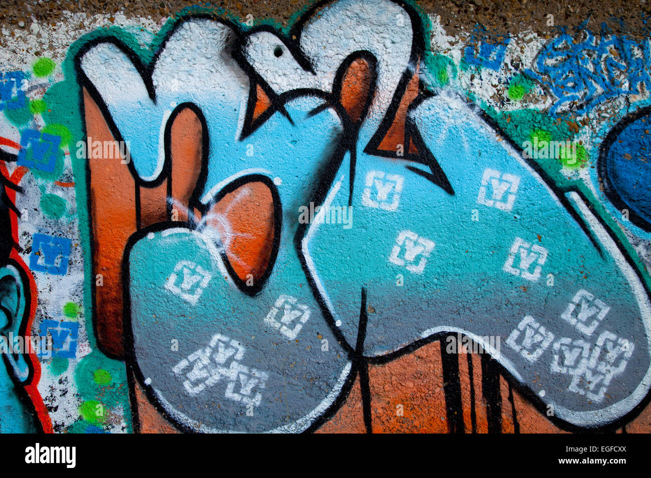Beispiel für eine Art von Stadtkultur, die auf der Grundlage der Gemälde die Wände mit Spray und das allgemein wahr nennt man Graffiti Stockfoto