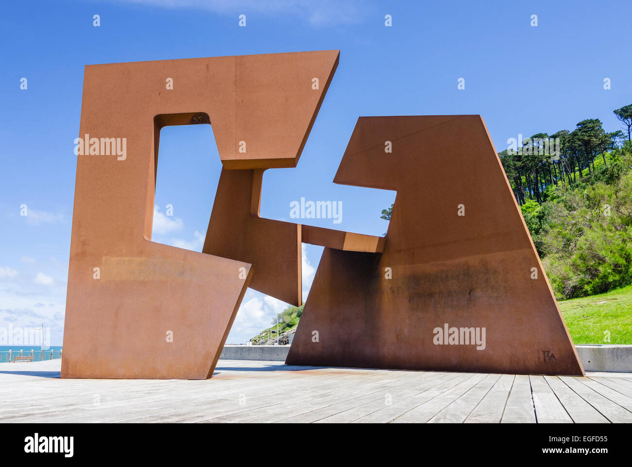 Großer moderne Skulptur namens leer Bau von Jorge Oteiza, San Sebastian, Gipuzkoa, Spanien Stockfoto