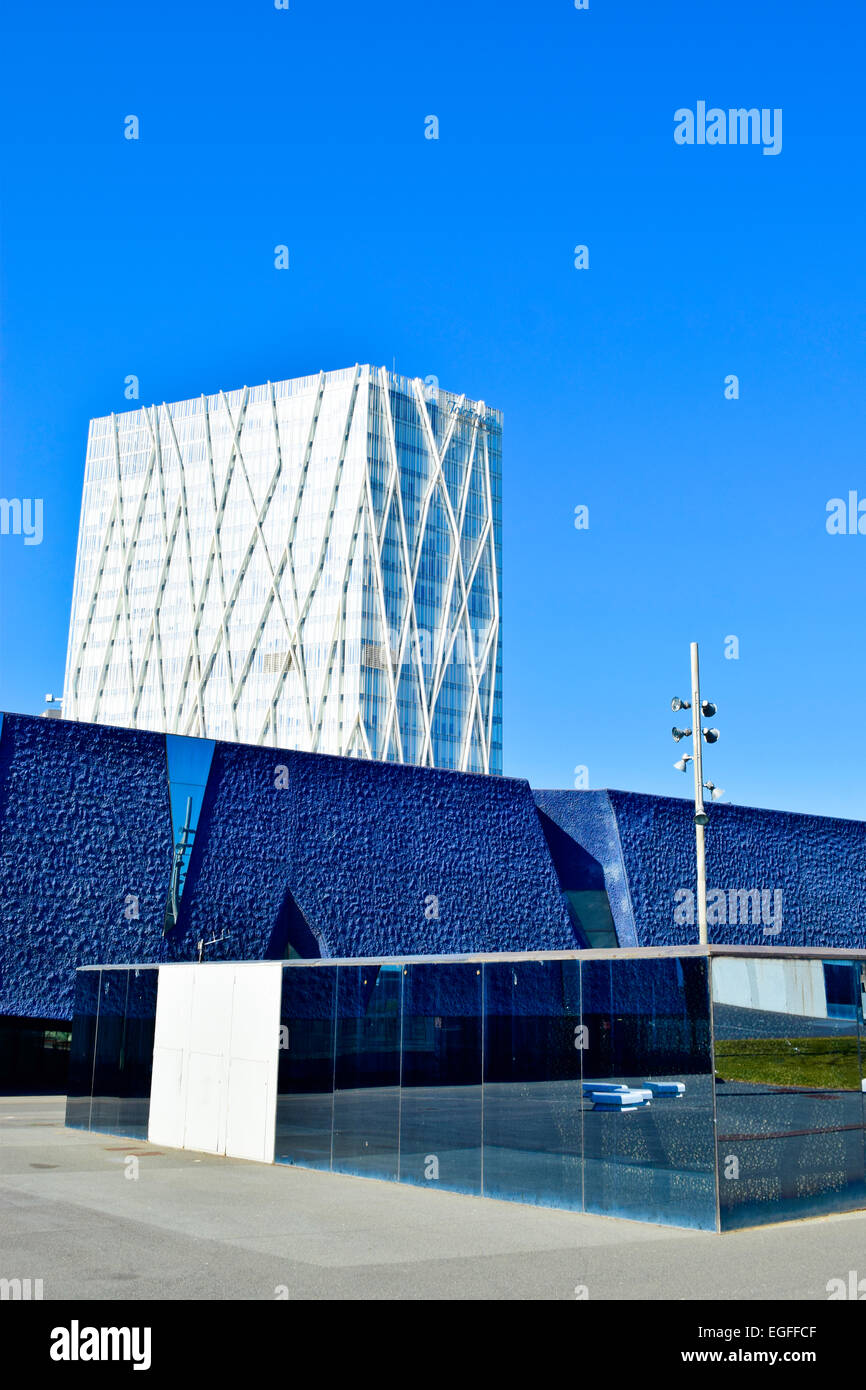 Museu Blau und Telefonica Gebäude. Barcelona, Katalonien, Spanien. Stockfoto