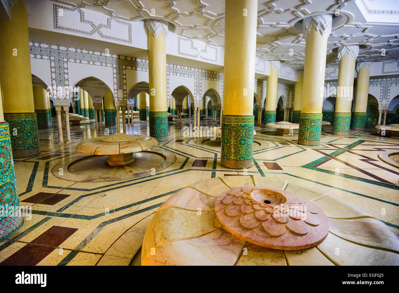 Die Wudu Waschraum der Hassan II Moschee. Das Ritual des Waschens wird vor der formellen Gebet durchgeführt. Stockfoto