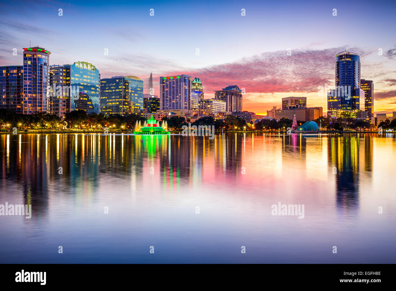 Orlando, Florida, USA Skyline der Innenstadt vom Eola Park. Stockfoto