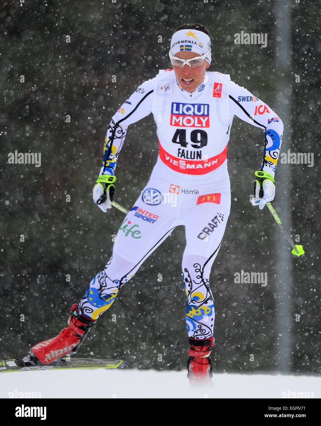 Falun, Schweden. 24. Februar 2015. Charlotte Kalla von Schweden in Aktion während der Langlauf Damen 10 km, Einzelwertung bei der nordischen Ski-Weltmeisterschaften in Falun, Schweden, 24. Februar 2015. Foto: Hendrik Schmidt/Dpa/Alamy Live News Stockfoto