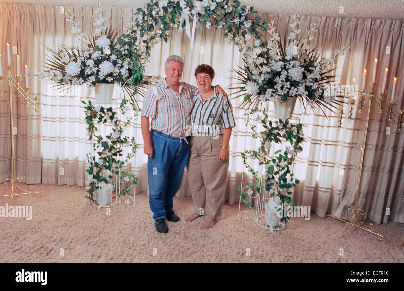 LAS VEGAS, NV - 10. NOVEMBER – ein paar in die Elvis und Priscilla Presley Honeymoon-Suite im Aladdin Hotel in Las Vegas, Nevada, am 10. November 1997. Stockfoto LAS VEGAS, NV - 10. NOVEMBER – ein paar in die Elvis und Priscilla Presley Honeymoon-Suite im Aladdin Hotel in Las Vegas, Nevada, am 10. November 1997. Stockfoto