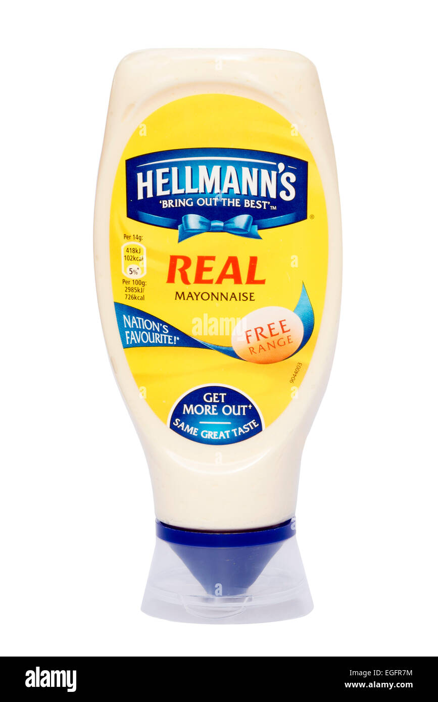 Hellmann's Mayonnaise Flasche ausgeschnitten oder isoliert auf einem weißen Hintergrund. Stockfoto