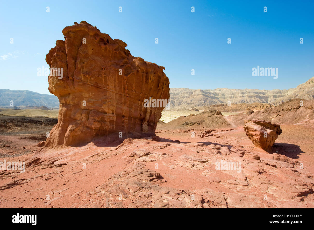 "Der Pilz und eine halbe" Felsformation im Timna Park im südlichen Negev-Wüste in Israel Stockfoto