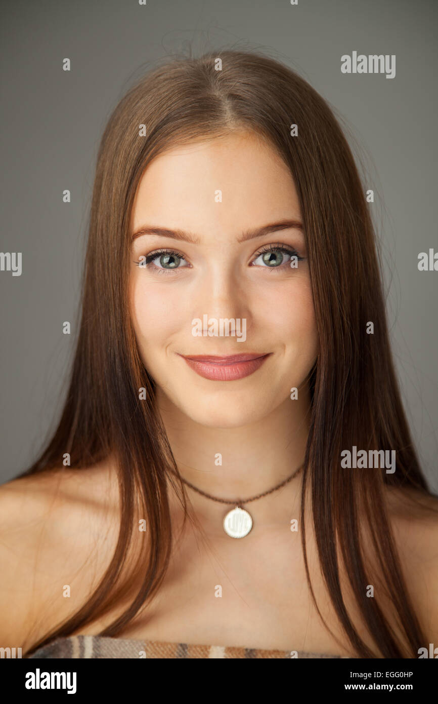 Portrat Von Schonen 15 Jahrigen Madchen Stockfotografie Alamy