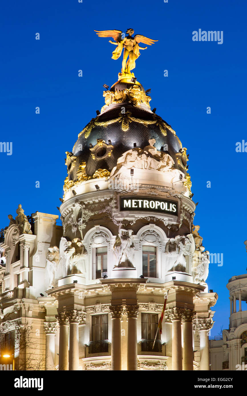 Madrid, Metropolis Gebäude und Gran Via in der Nacht Stockfoto