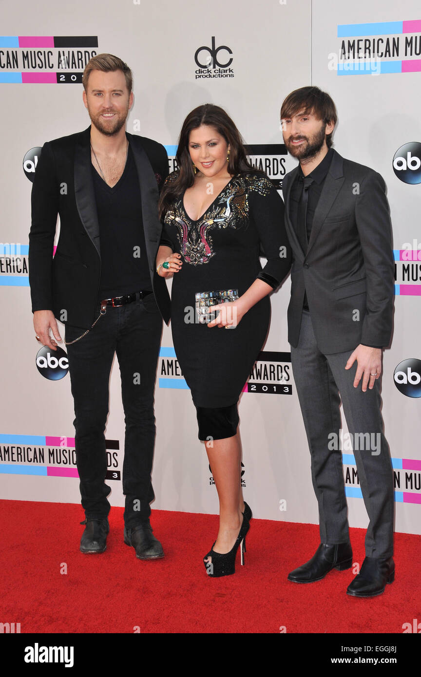LOS ANGELES, CA - 24. November 2013: Lady Antebellum mit Hillary Scott auf der 2013 Live American Music Awards im Nokia Theater, LA. Stockfoto