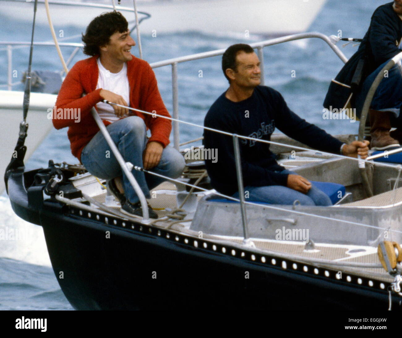 AJAXNETPHOTO. 29. AUGUST 1981. PORTSMOUTH, ENGLAND. -WHITBREAD RENNSTART - SKIPPER ERIC TABARLY AM STEUER DES ANDRÉ MAURIC ENTWORFEN EUROMARCHE FRANKREICH. FOTO: JONATHAN EASTLAND / AJAX REF: 908900 Stockfoto