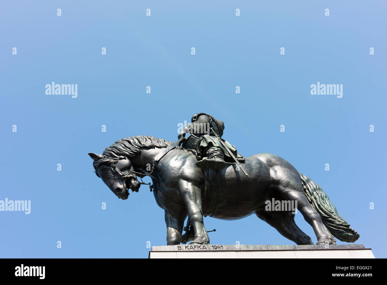 Nach oben auf die Statue von Jan Zizka, von Bohumil Kafka am Prager National Monument. Stockfoto