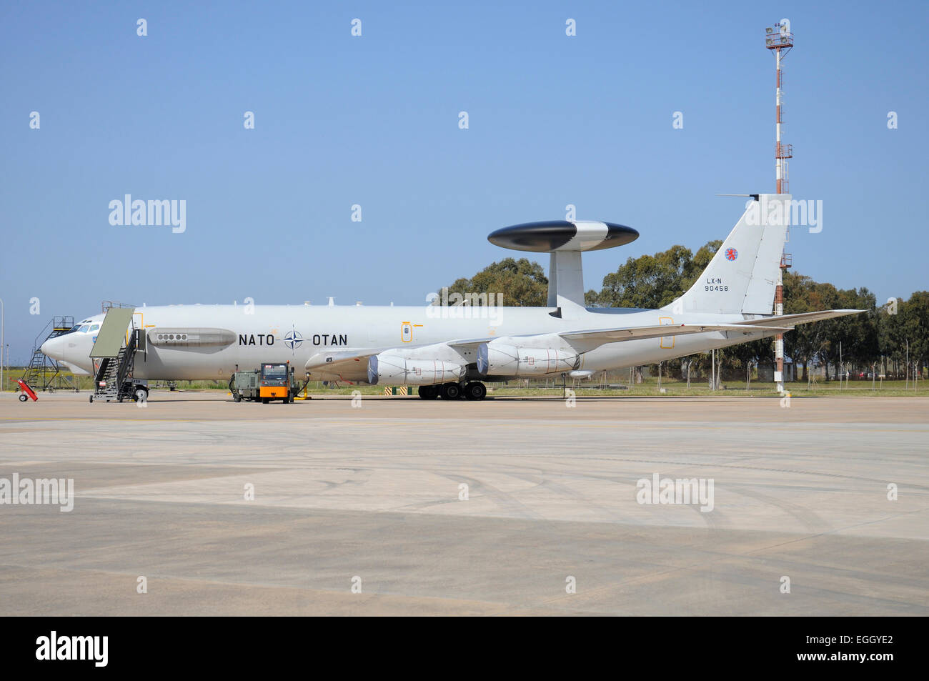 NATO E-3A AWACS an Trapani Airbase, Sizilien, während der Operation Unified Protector. Stockfoto