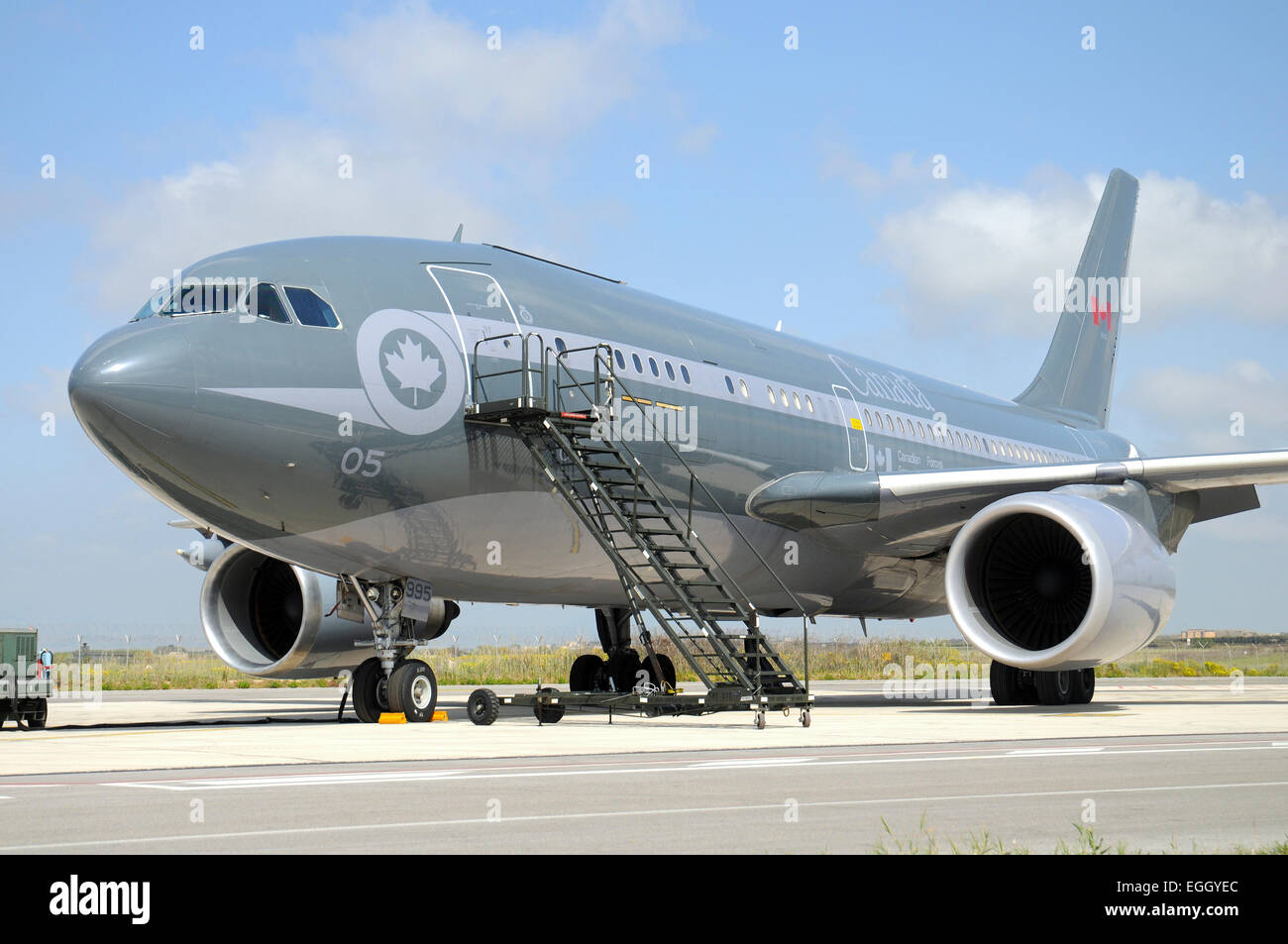 Airbus CC-150 Polaris Tankflugzeuge der Royal Canadian Air Force in Trapani Airbase, Sizilien, während der Operation Unified Hinweisschild Stockfoto