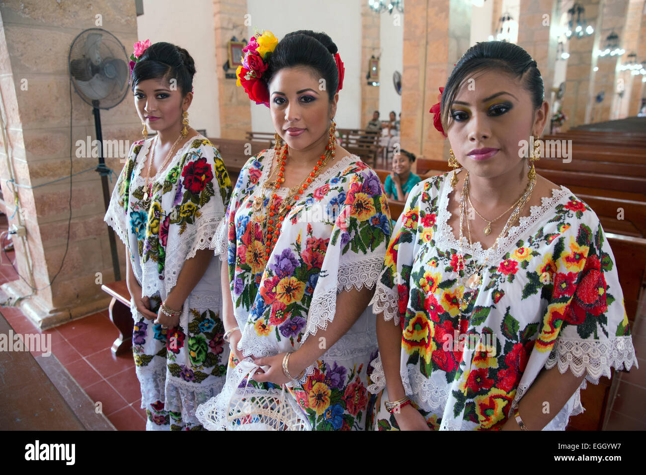 Bräute Mädchen in Tracht, Maya, Hochzeit, Tekax, Yucatan, Mexiko Stockfoto