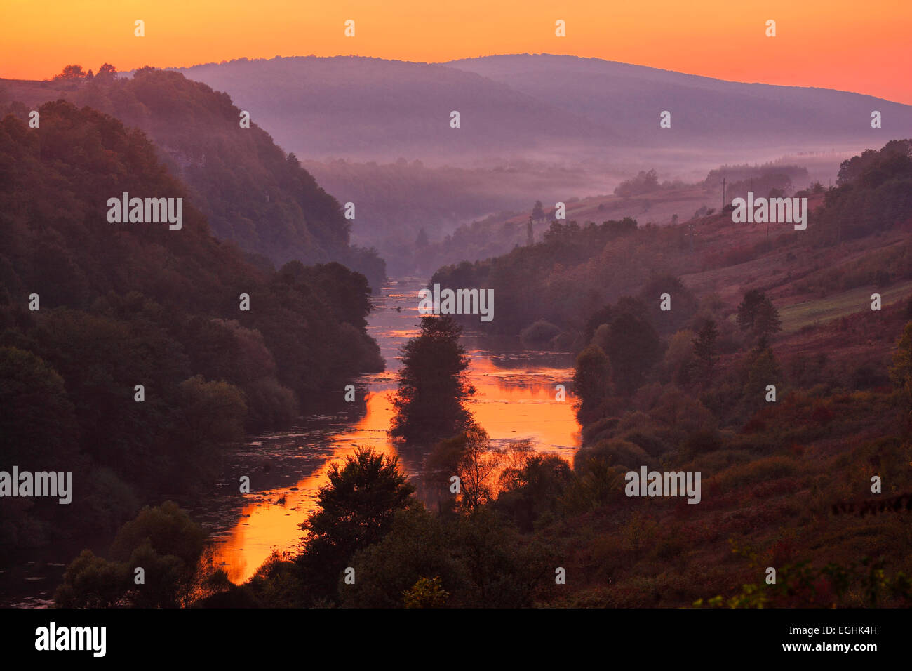 Sonnenuntergang Landschaft des Flusses Korana in Kroatien, Europa Stockfoto