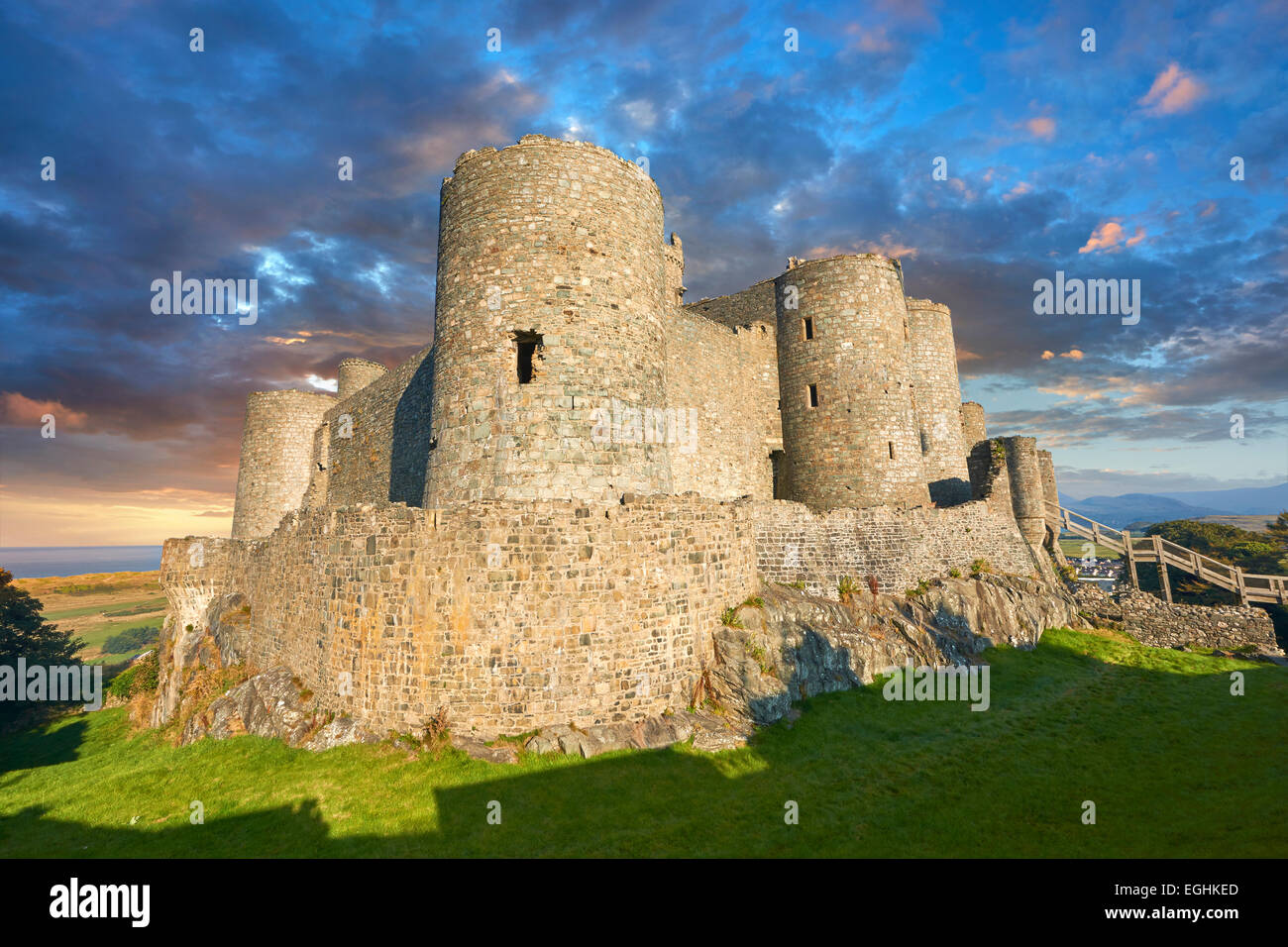 Die mittelalterlichen Harlech Castle gebaut 1282-1289 für König Edward i., UNESCO-Weltkulturerbe, Conwy, Wales, Vereinigtes Königreich Stockfoto