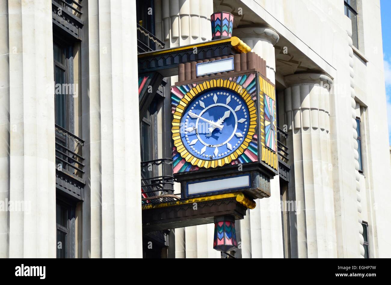 Art-Déco-Uhr auf der Vorderseite des ehemaligen Daily Telegraph aufbauend auf Fleet Street, London, UK Stockfoto
