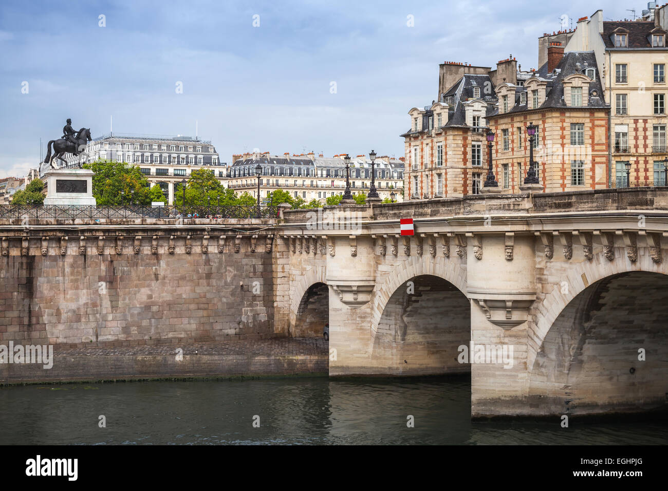 Pont Neuf. Die älteste Brücke über den Fluss Seine in Paris, Frankreich Stockfoto