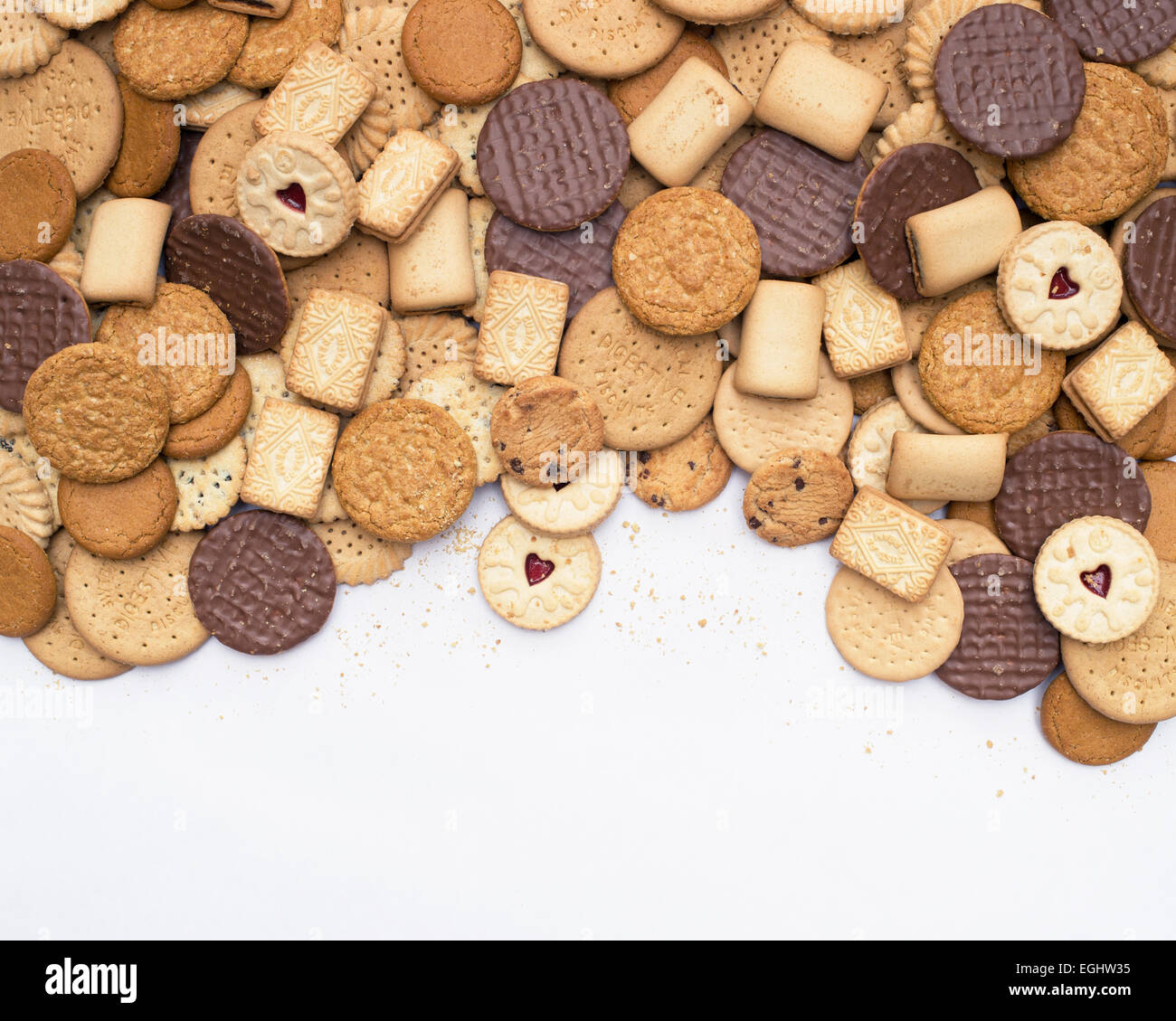 Verschiedene Kekse auf weißem Hintergrund Stockfoto