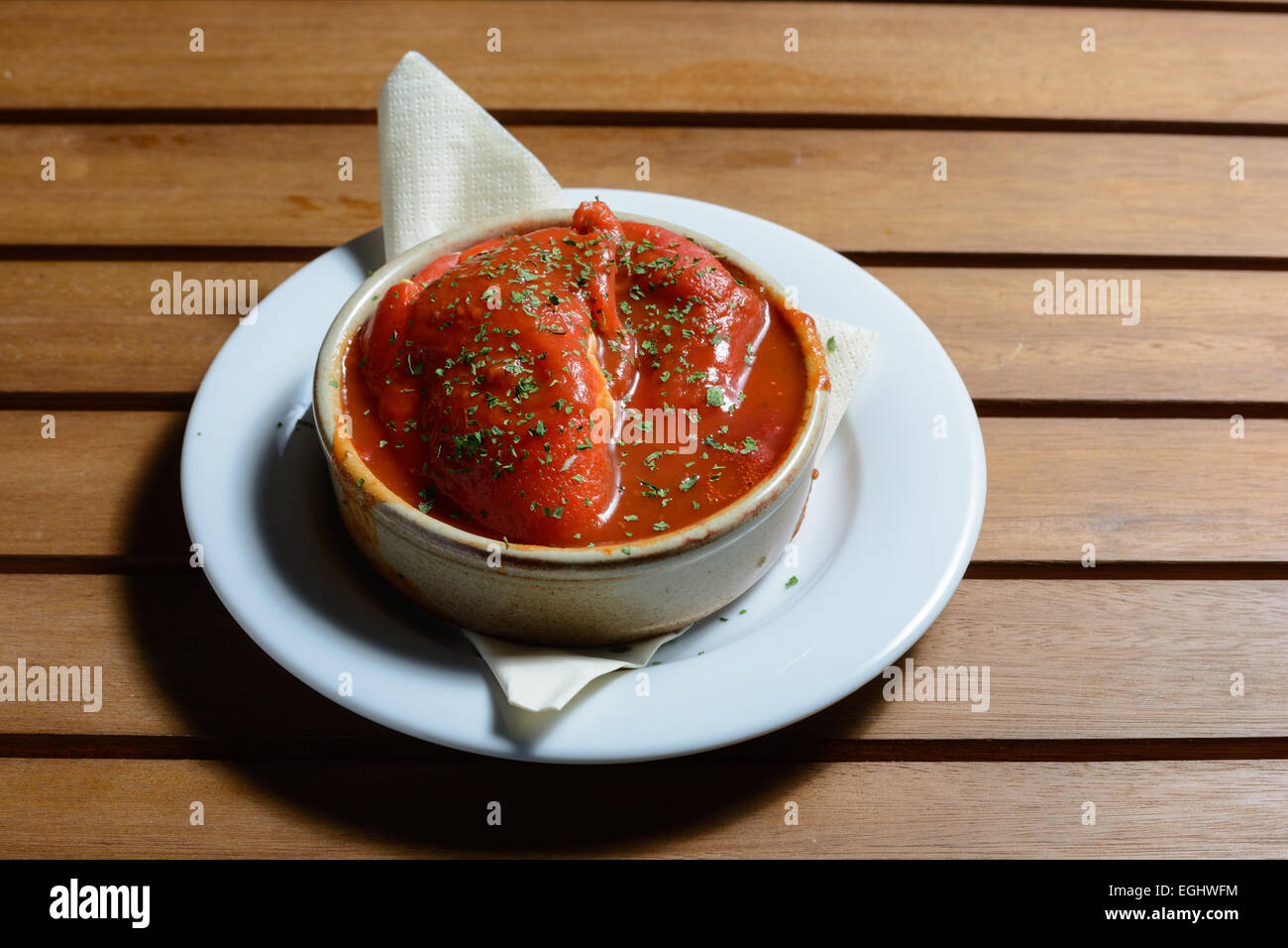 Geröstete Paprika gefüllt mit Ziegenkäse und Kapern-Mousse ...