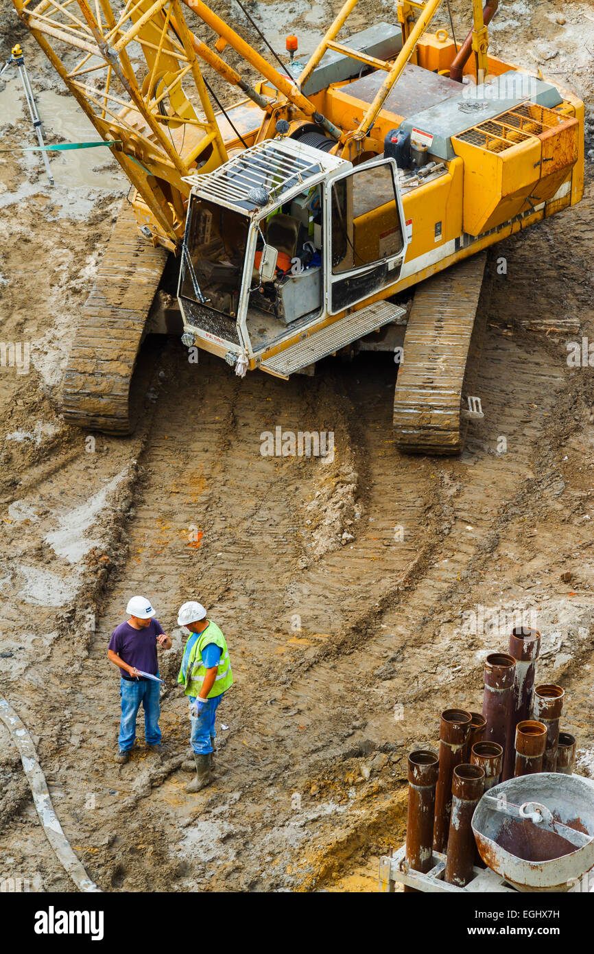 Männer bei Bauarbeiten Stockfoto