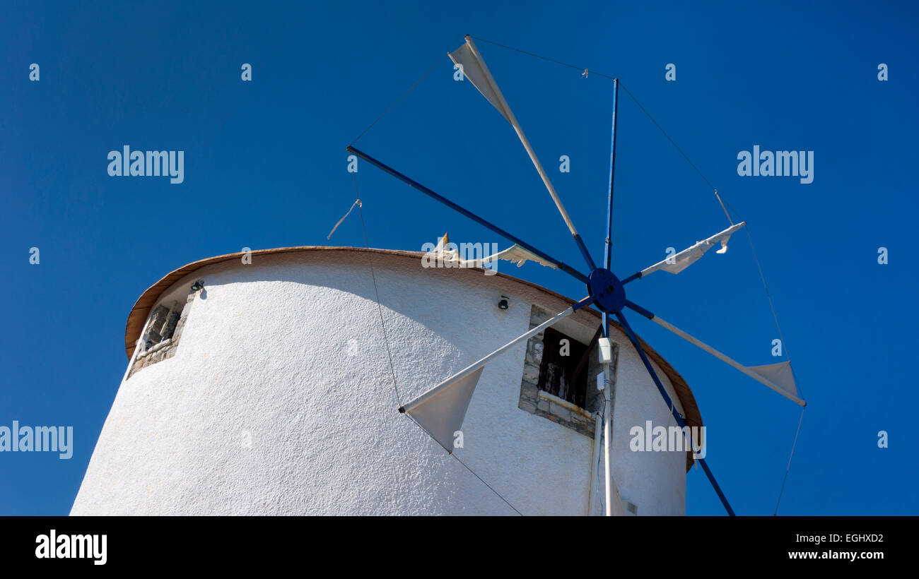 Alte Windmühle in Ermioni, Argolis, Peloponnes, Griechenland Stockfoto