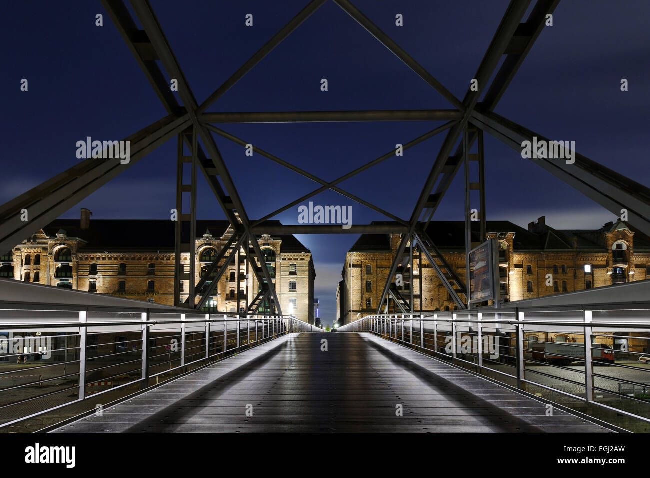 Kibbelstegbrücke und Bürogebäuden von Nacht, Speicherstadt, Stadt der Lager, Hamburg-Mitte, Hansestadt Hamburg, Stockfoto