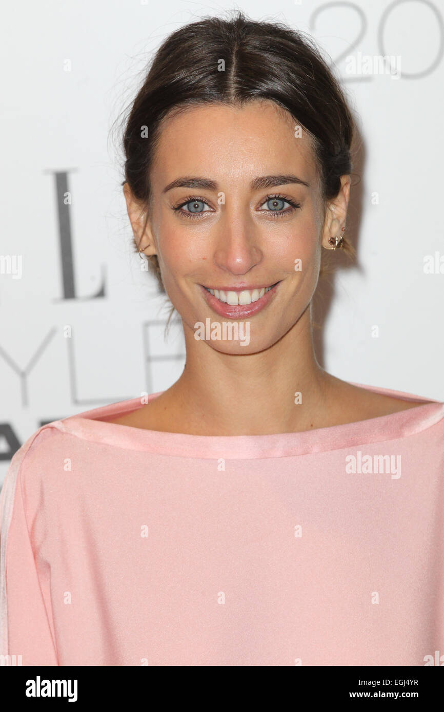 London, Großbritannien. 24. Februar 2015. Britische TV-Moderatorin Laura Jackson kommt bei den Elle Style Awards in London, Großbritannien, 24. Februar 2015. Die Awards werden von der Mode gehostet Zeitschrift "Elle" anlässlich der London Fashion Week, die vom 20. bis 24. Februar lief. Foto: Hubert Boesl/Dpa/Alamy Live News Stockfoto