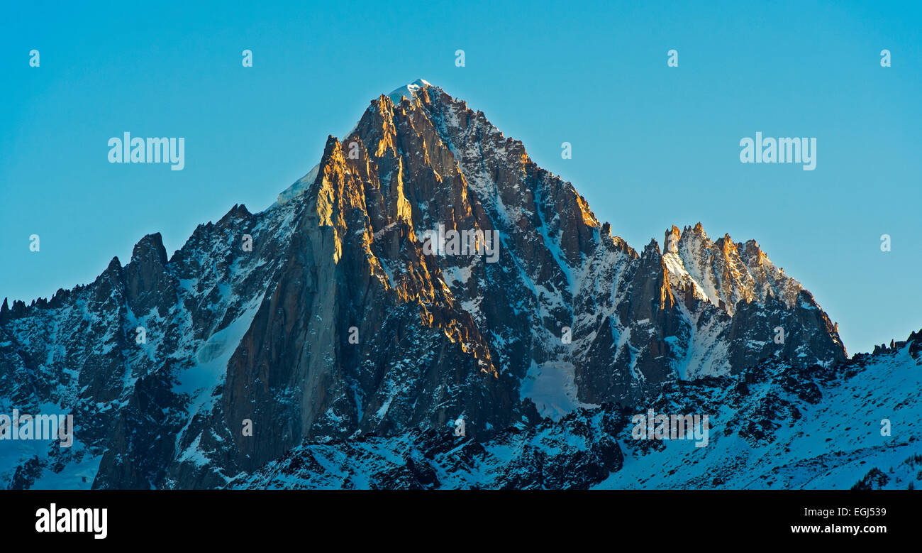 Mt Aiguille Verte mit Mt Aiguille du Dru an der Front, Mont-Blanc-Massiv, Chamonix, Haute-Savoie, Frankreich Stockfoto